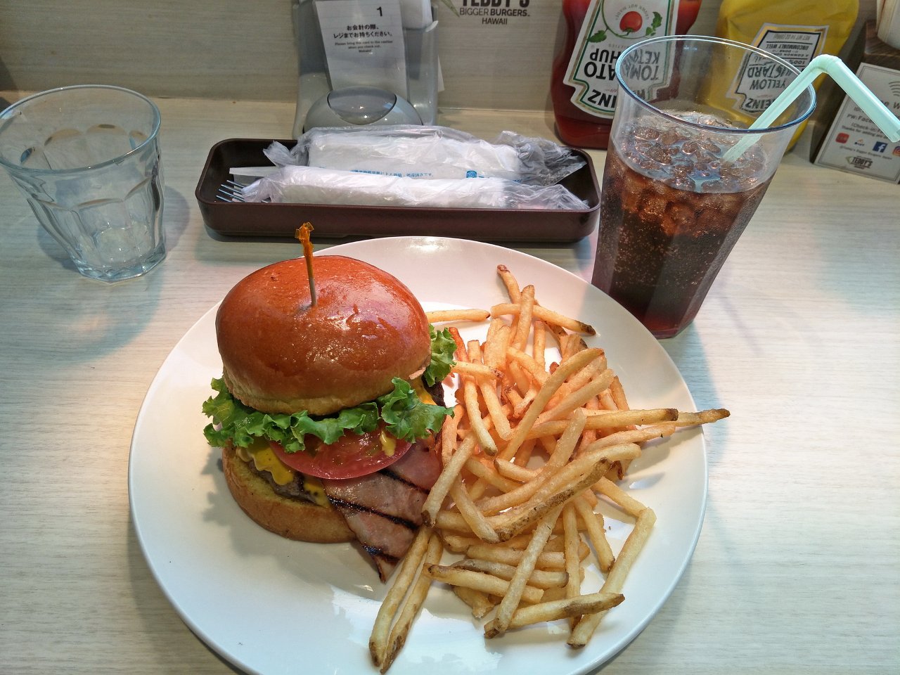 f04_TEDDY'S_BIGGER_BURGERS_20180814.jpg - TEDDY'S BIGGER BURGERS(原宿)