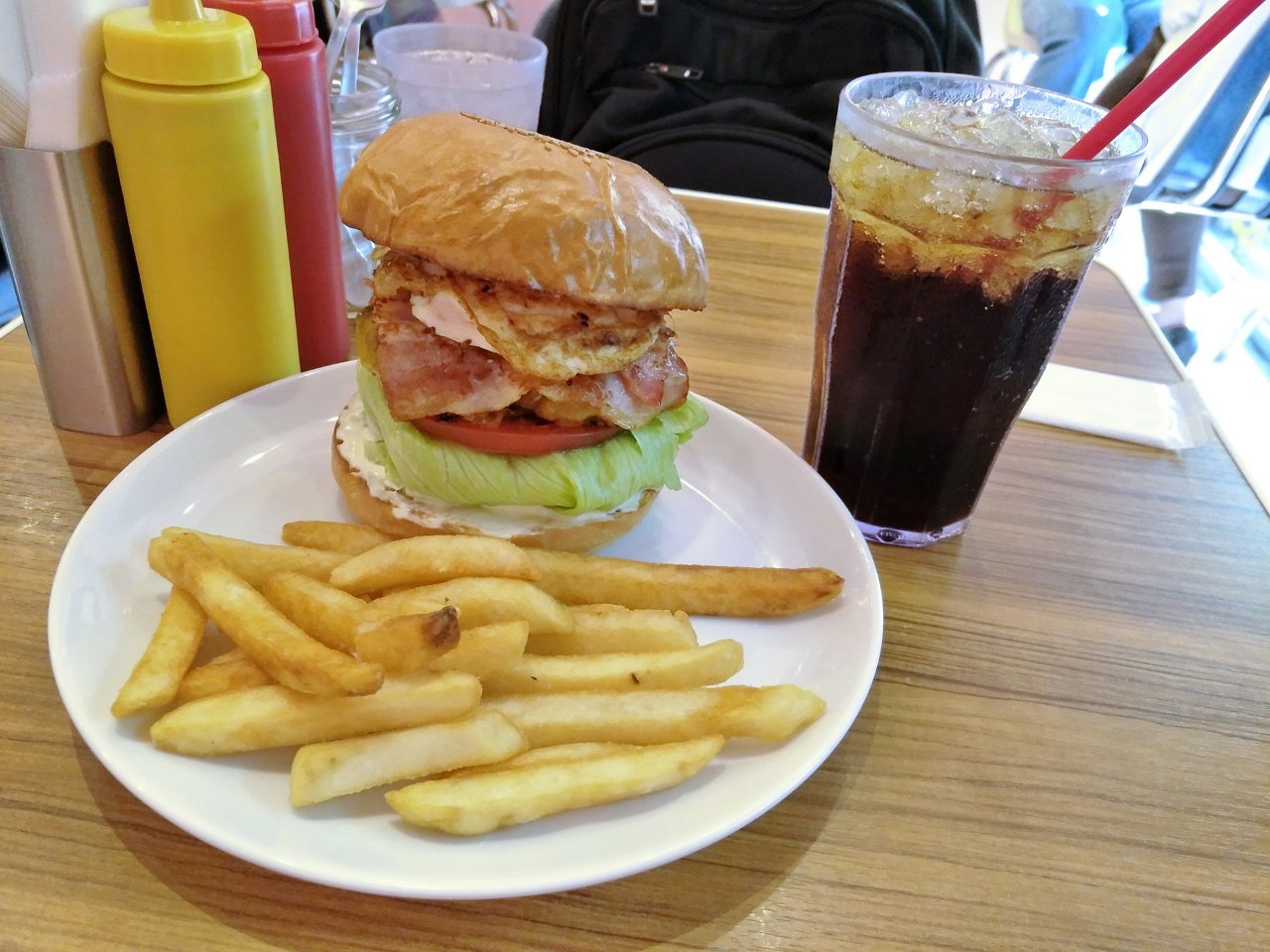 n04_CRANE_BURGER_20180908.jpg - BURGER & MILKSHAKE CRANE(末広町)