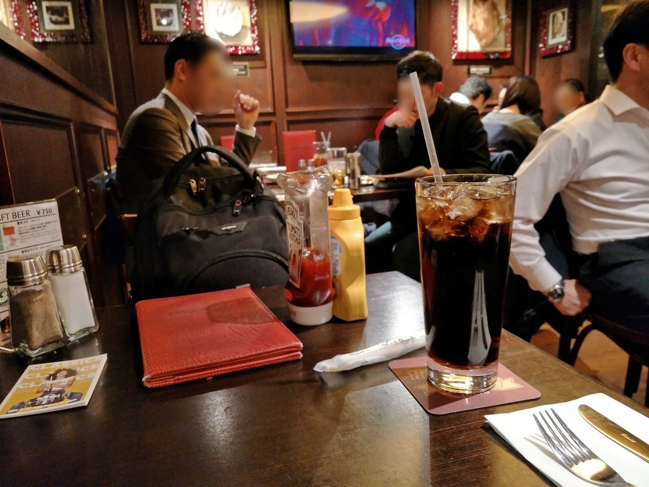 j02_Hard-Rock-Cafe_201990209.jpg